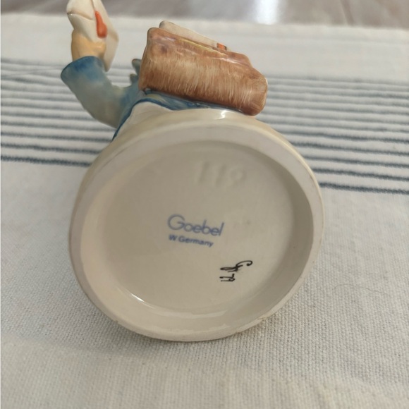🌿💕 M.I. Hummel Goebel #119 Postman - Picture 7 of 8